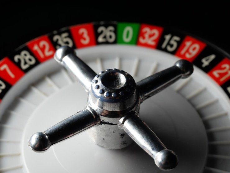 Proses konfirmasi email dan nomor telepon di platform lintogel
